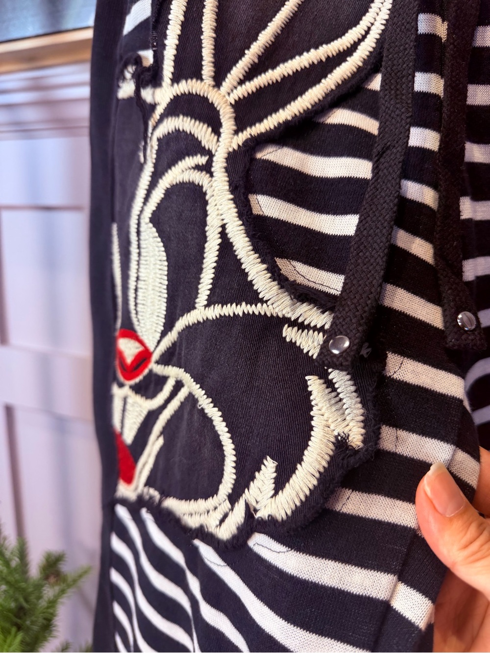 Black & White Striped Bunny Jogger large embroidered Pants Size M - Picture 3 of 11